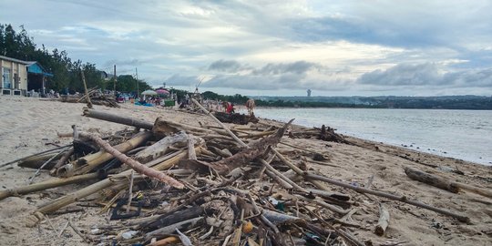 Sejumlah Pantai di Bali Terima Sampah Kiriman