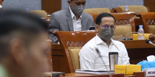 Ketua Komisi X DPR Sebut Nadiem Tidak Komunikatif Soal Kebijakan Guru Honorer