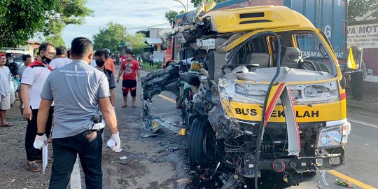 Truk Tabrak Mobil Ponpes di Kediri, 4 Santri Meninggal