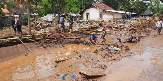 Wagub Jabar Duga Banjir Bandang di Garut Karena Alih Fungsi Lahan