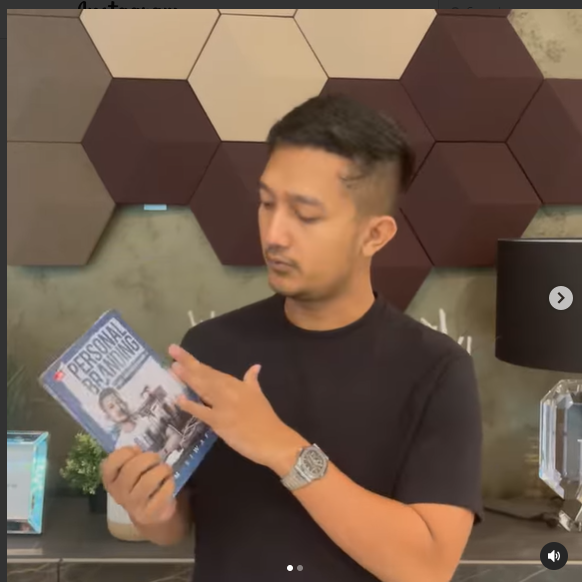 crazy rich tom liwafa lelang buku untuk anak vanessa