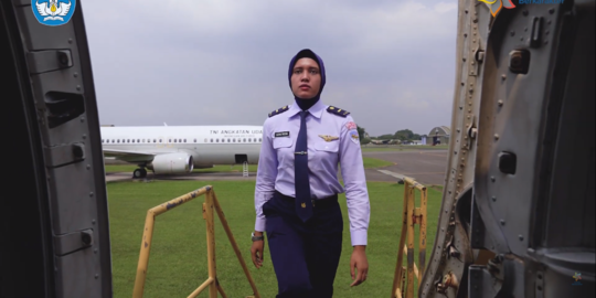 Pilot Tempur Wanita Pertama TNI AU Tunangan, Ini Sosok Tampan Sang Cowok