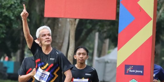 "Finish" Pertama, Ini Keseruan Ganjar Pranowo Ikut Lomba Borobudur Marathon