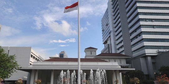 Demo Buruh Tuntut Anies Cabut SK Penetapan UMP, Lalu Lintas di Balai Kota Dialihkan