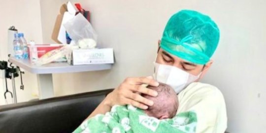 Baim Wong Jenguk Baby R Anak Raffi Ahmad & Nagita Slavina, Beri Kado Ini