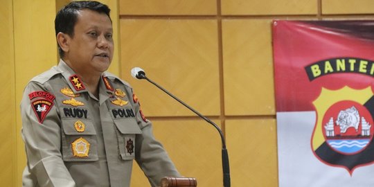 Pengendara Masuk dan Keluar Banten Saat Natal dan Tahun Baru Dites Swab di Pos PPKM