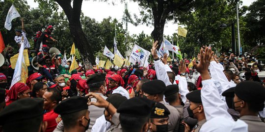 Sebut Kenaikan Buruh DKI Kecil, Anies Ngaku Terpaksa Terbitkan Kepgub UMP 2022