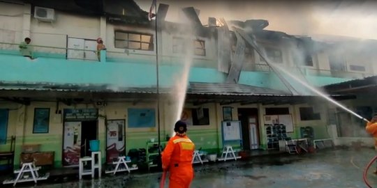 Tiga Ruangan STIE AMKOP Makassar Dilalap Si Jago Merah