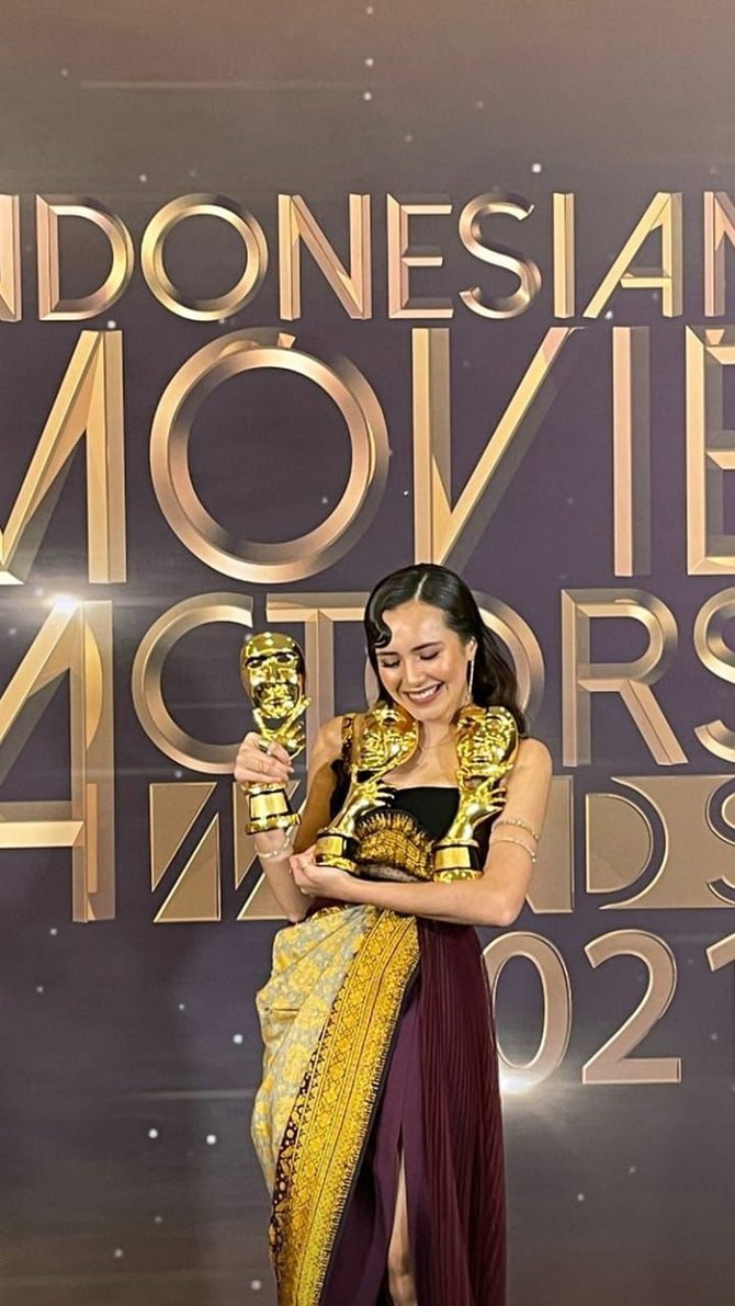 perjalanan karier beby tsabina