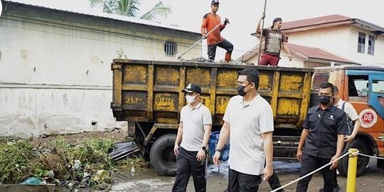 Disuatu daerah, masyarakatya memiliki kebiasaan tidak baik. sampah dibuang sembarangan, saluran air 