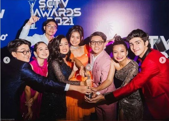 curi perhatian ini potret para pemain dari jendela smp di backstage sctv awards