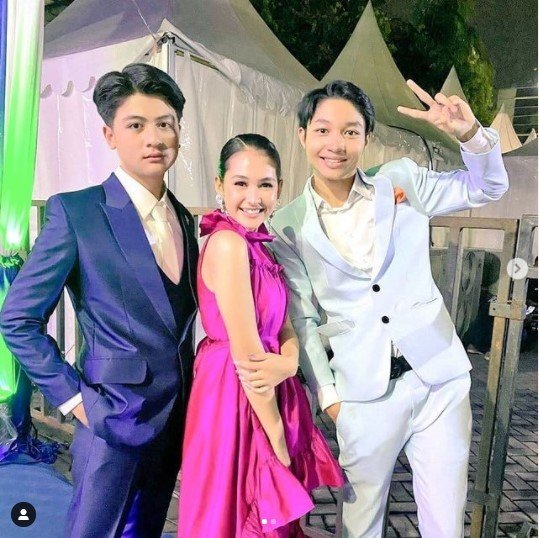 curi perhatian ini potret para pemain dari jendela smp di backstage sctv awards