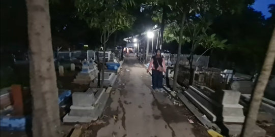 Buka Jendela Langsung Lihat Kuburan, Begini Potret Unik Kampung Makam di Cirebon