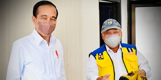 Saat Jokowi Bujuk Menteri PUPR Beli Sepatu Dagangan UMKM: Bagus Buat Kita Motoran