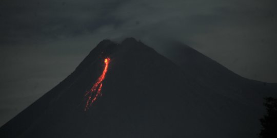 Gunung Merapi 2 Kali Luncurkan Awan Panas Guguran hingga 3 Kilometer