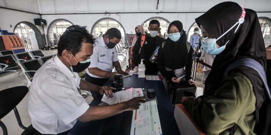 Imbas Reuni 212, Penumpang 12 KA ini Bisa Naik di Stasiun Jatinegara