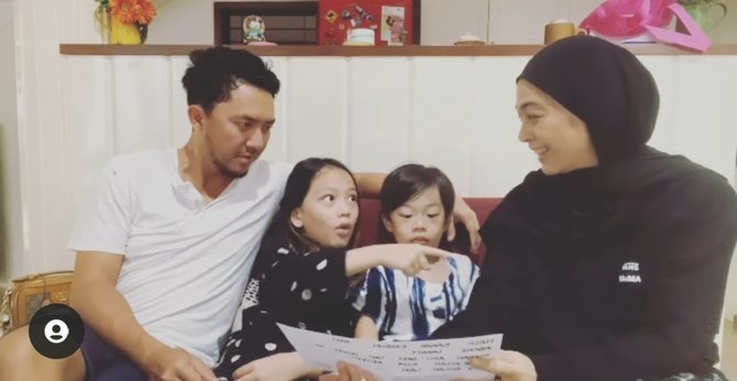 beri pesan menyentuh omesh dan dian ayu umumkan kehamilan anak ketiga