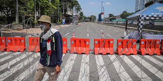 Barikade Kawat Berduri Dipasang untuk Cegah Kerumunan Massa Reuni 212