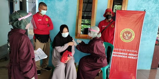 BIN Gelar Vaksinasi Covid-19 Sasar Santri dan Pelajar di Pelosok Jabar