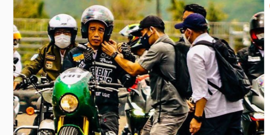 Potret Tampan Sang Asisten Ajudan Presiden, Sosok yang Bantu Jokowi Kenakan Helm