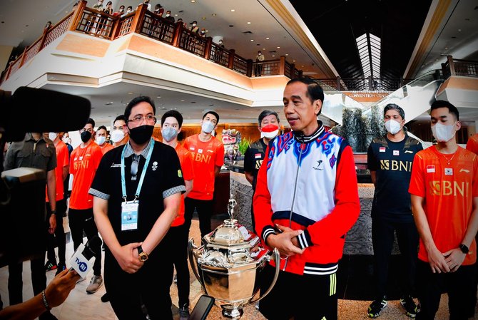 jokowi bertemu tim piala thomas