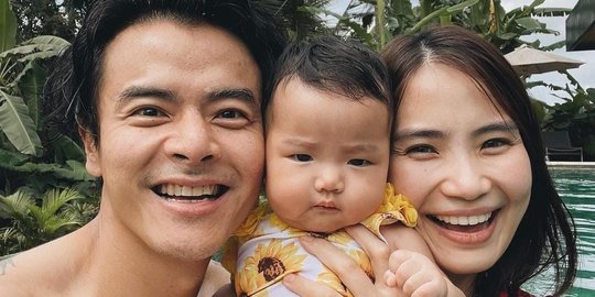 Intip Potret Gianna Mae Anak Dion Wiyoko, Bayi Berpipi Chubby Kesayangan Netizen