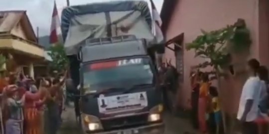 Protes Jalan Rusak, Warga Karo Kirim 1 Truk Jeruk ke Istana Negara