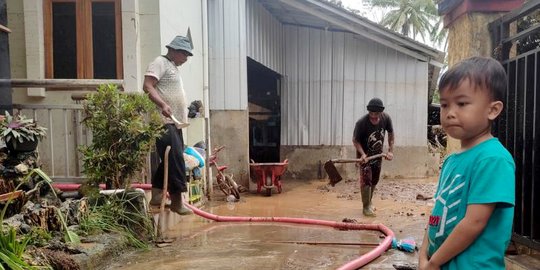 Rumah Terendam Banjir, 113 Warga Garut Terima Bantuan Rp1 Juta