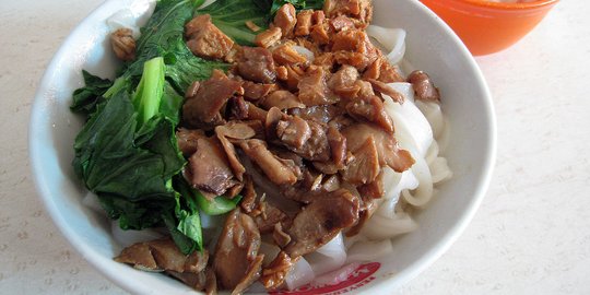 Resep Kwetiau Ayam Jamur dengan Pangsit Udang Kuah