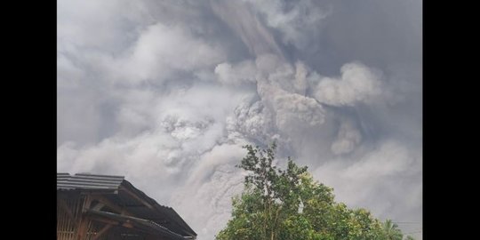 Wabup Lumajang: 1 Orang Tewas Akibat Erupsi Gunung Semeru