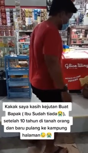bapak ini terkejut didatangi pria beli es krim ke warung pembeli bukan orang sembarangan