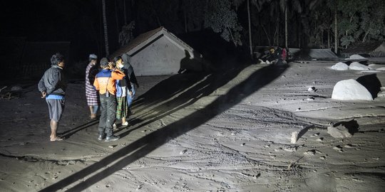 Suasana Pencarian Korban Erupsi Gunung Semeru di Lumajang