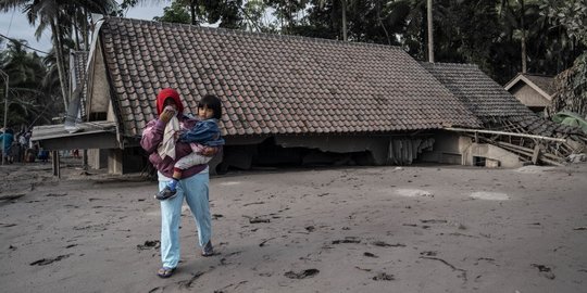 Kepala BNPB Minta Gerak Cepat Pasca Erupsi Semeru: Fokus Pengungsi & Evakuasi Korban