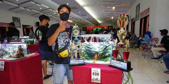 Puluhan Anak Muda Jawa-Bali Adu Kreasi di Banyuwangi Aquascape Contest