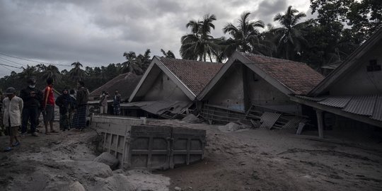 Pesan Wapres Ma'ruf Amin pada Khofifah Agar Korban Erupsi Semeru Tak Bertambah