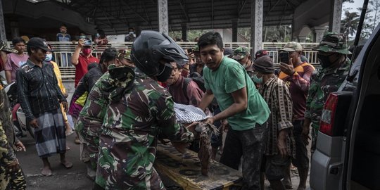 Presiden Jokowi: Cari, Temukan dan Rawat Korban Erupsi Gunung Semeru