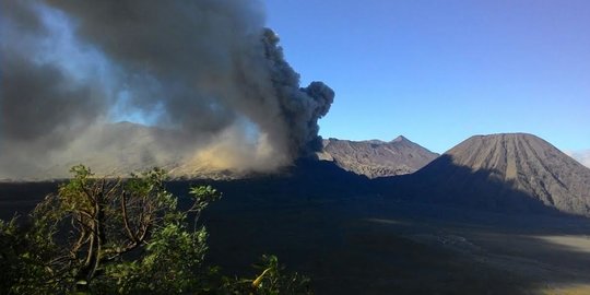 ESDM: Awan Panas Guguran Adalah Karakteristik Ancaman Khas Gunung Semeru