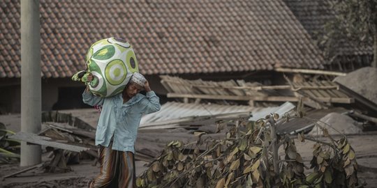 Pesan Kapolri pada Korban Erupsi Gunung Semeru: Jangan Sungkan Minta Bantuan Polisi