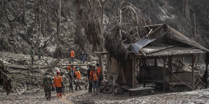 Mensos Laporkan Kemungkinan Erupsi Gunung Semeru Susulan ke Wapres