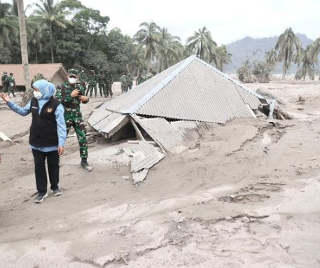 rumah warga dan fasilitas umum terdampak awan panas guguran gunung semeru