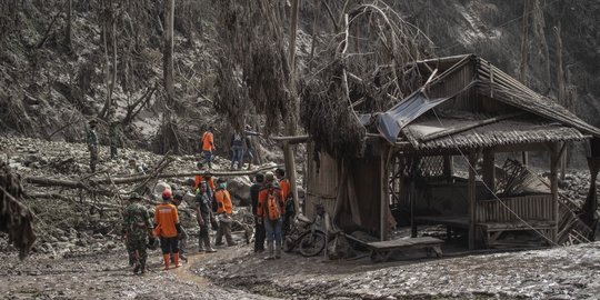 Jumlah Gunung Api Aktif dan 'Tidur' di Indonesia