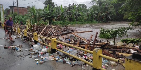 Sulawesi Selatan Diterjang Banjir Bandang dan Puting Beliung