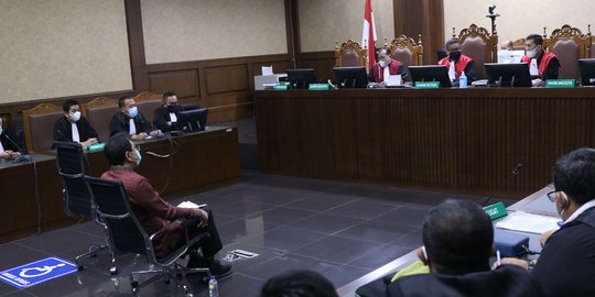 Hakim ke Azis Syamsuddin: Tak Usah Berpikir Mau Urus Perkara Apalagi Dekati Majelis