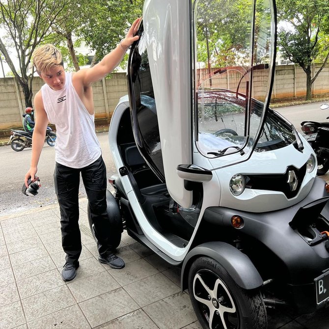 deddy corbuzier belikan azka mobil