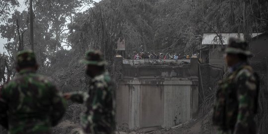 6 Desember 2021, Gunung Semeru Dua Kali Muntahkan Awan Panas Guguran