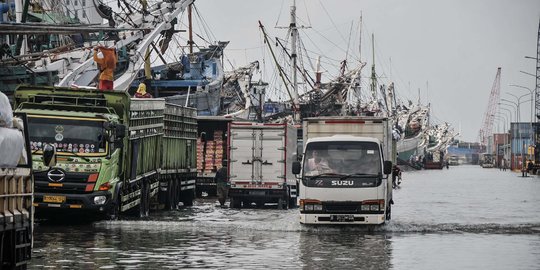 Pelabuhan Sunda Kelapa Terendam Banjir Rob