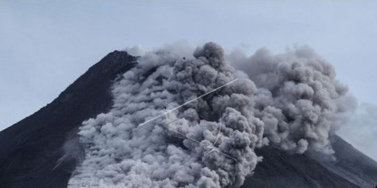 Gunung Merapi Keluarkan 3 Kali Awan Panas Guguran dengan Jarak Luncur 1.800 Meter