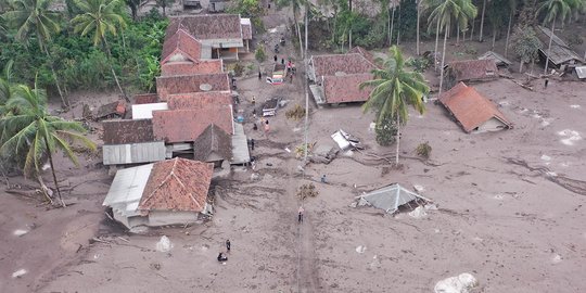 Pantauan Udara Desa Suberwuluh yang Tersapu Erupsi Gunung Semeru