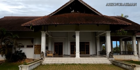 Rumah Sultan Super Megah & Mewah Ditinggalkan Begitu Saja, Terbengkalai Belasan Tahun
