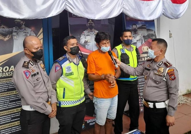 fakta baru insiden angkot tabrak kereta api di medan sopir jadi tersangka